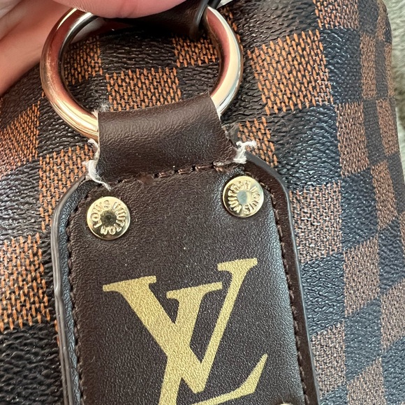 Large Louis Vuitton purse - Picture 3 of 12